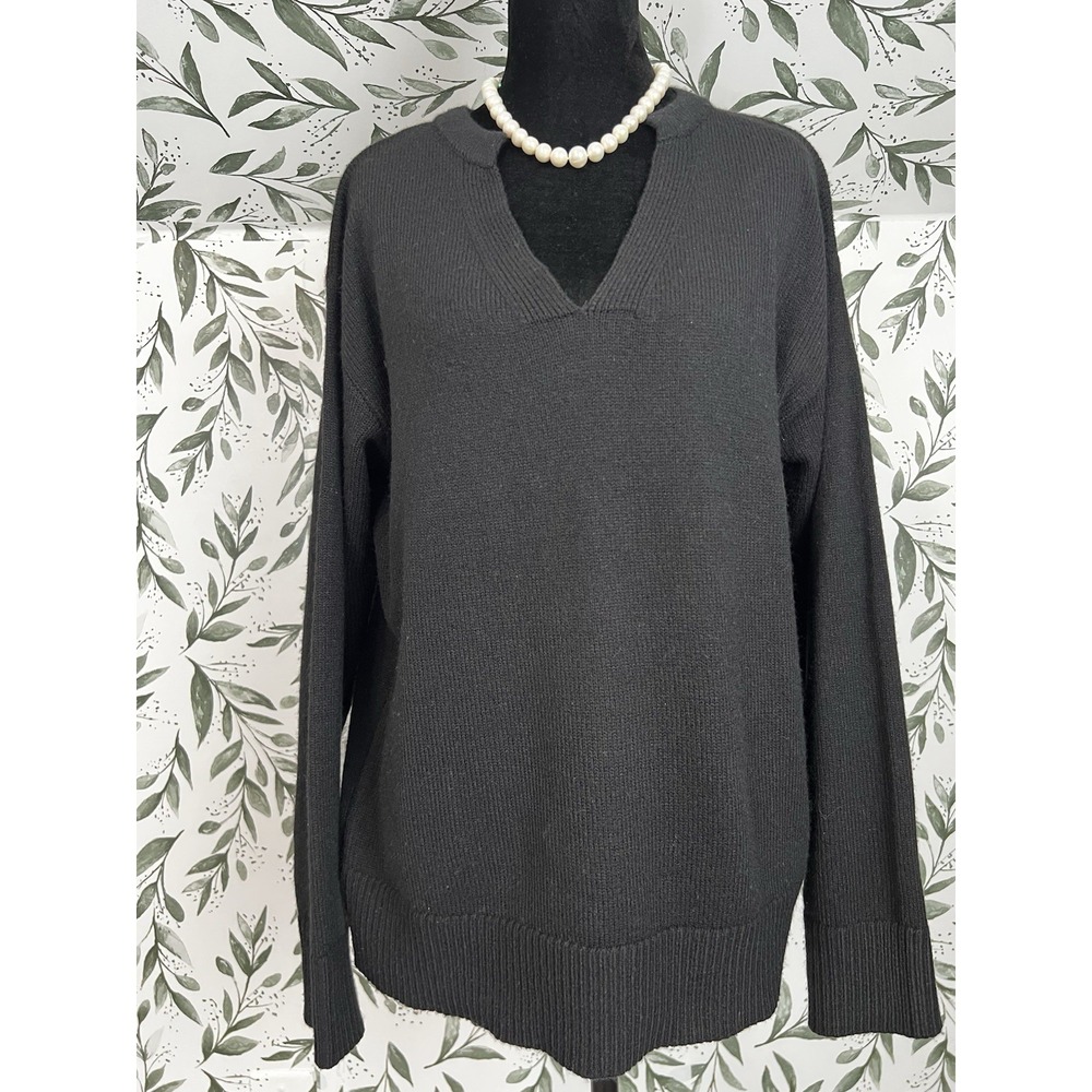 Halston Black V-neck Sweater Sz M Classic Elegant Lightweight #A